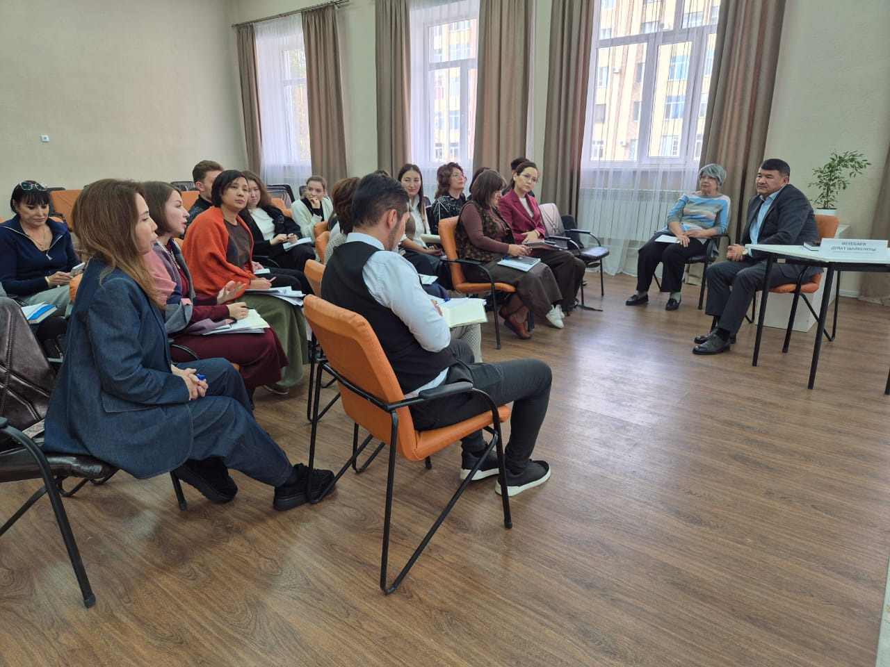 29 қыркүйек күні Психологиялық қолдау орталығында Қарағанды облысының білім басқармасының жаңа басшысы Дулат Шәкенұлы Жекебаевпен мазмұнды кездесу өтті.